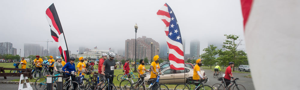 Ward Tour participants and Let's Share a Meal volunteers in Liberty State Park